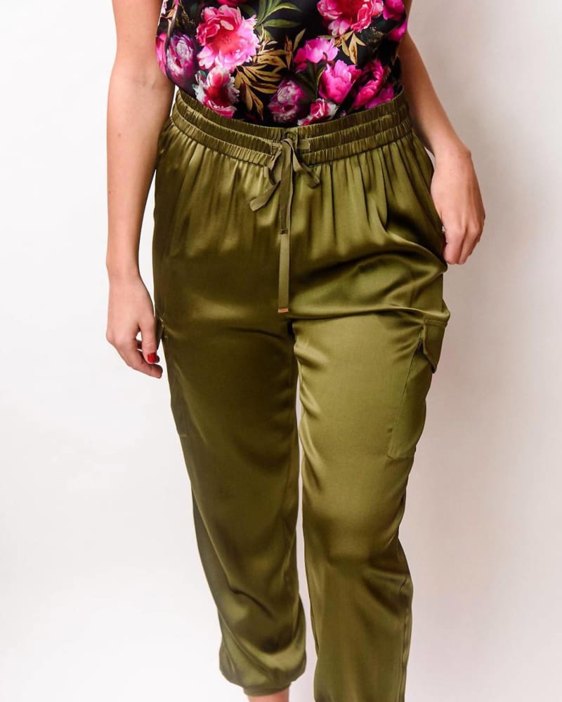 Front of a model wearing a size L Elsie Pant in Tea Leaf in Tea Leaf by Cami NYC. | dia_product_style_image_id:339434